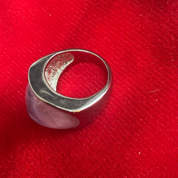 Size 10 silver Mother of Pearl pink and white ring - Picture 6 of 6